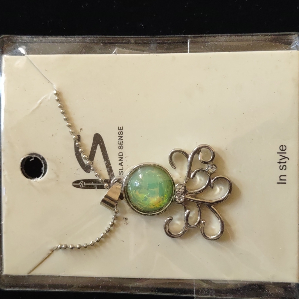 Fashion small Octopus pendant